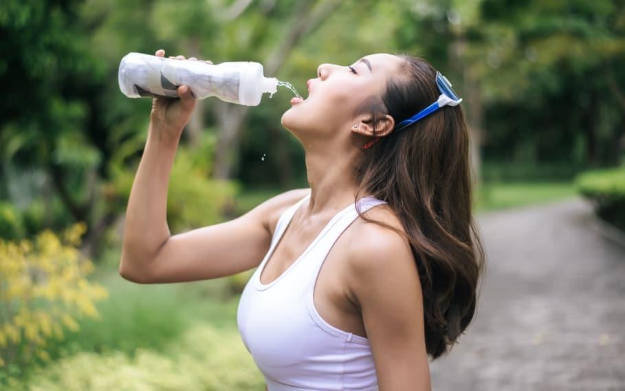 6-symptoms-of-drinking-too-much-water